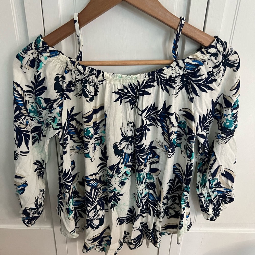 Off the shoulder with straps flowy cotton floral top. Size small.